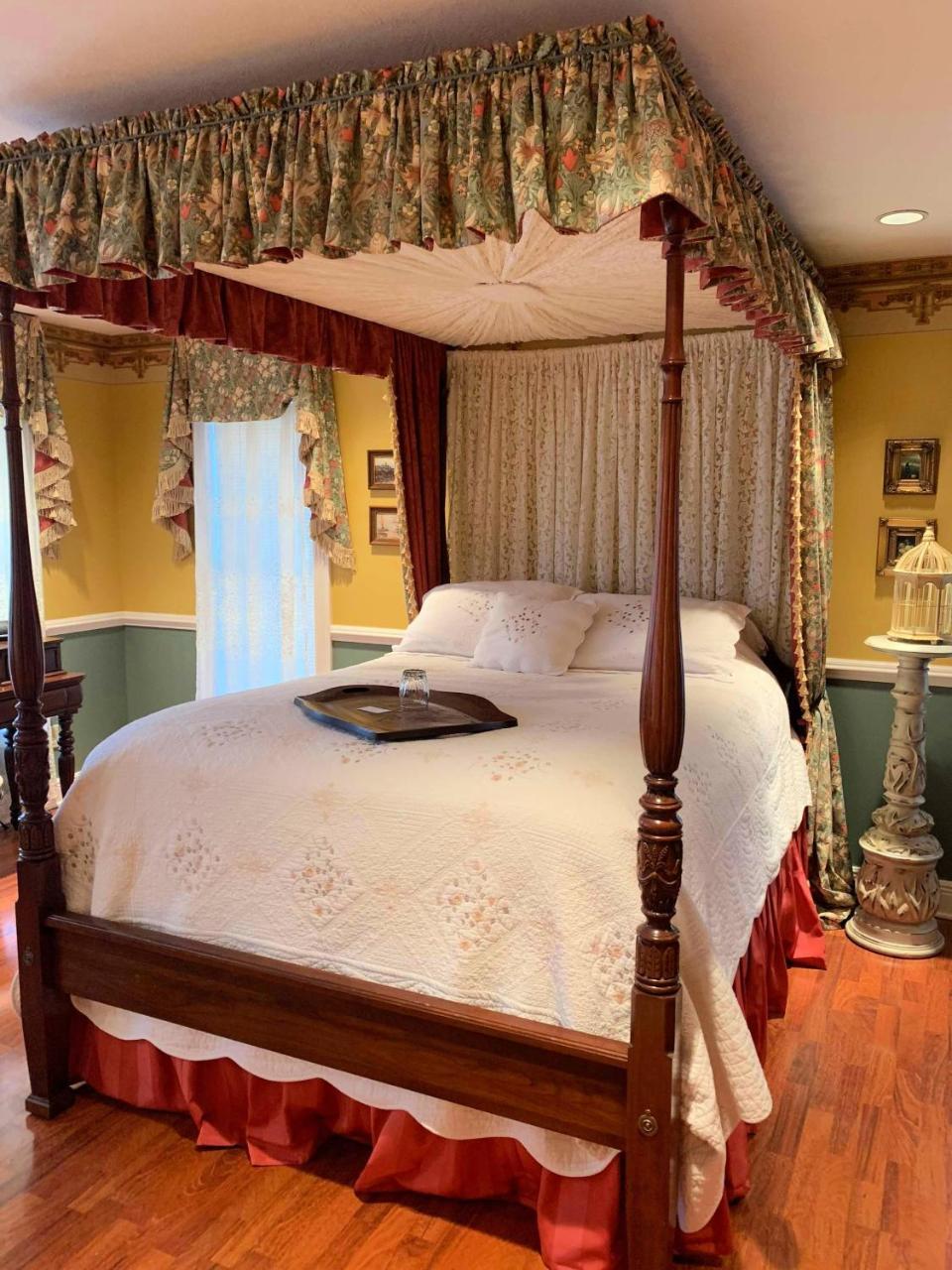 The Lake Manor Bed and Breakfast Morgantown Esterno foto