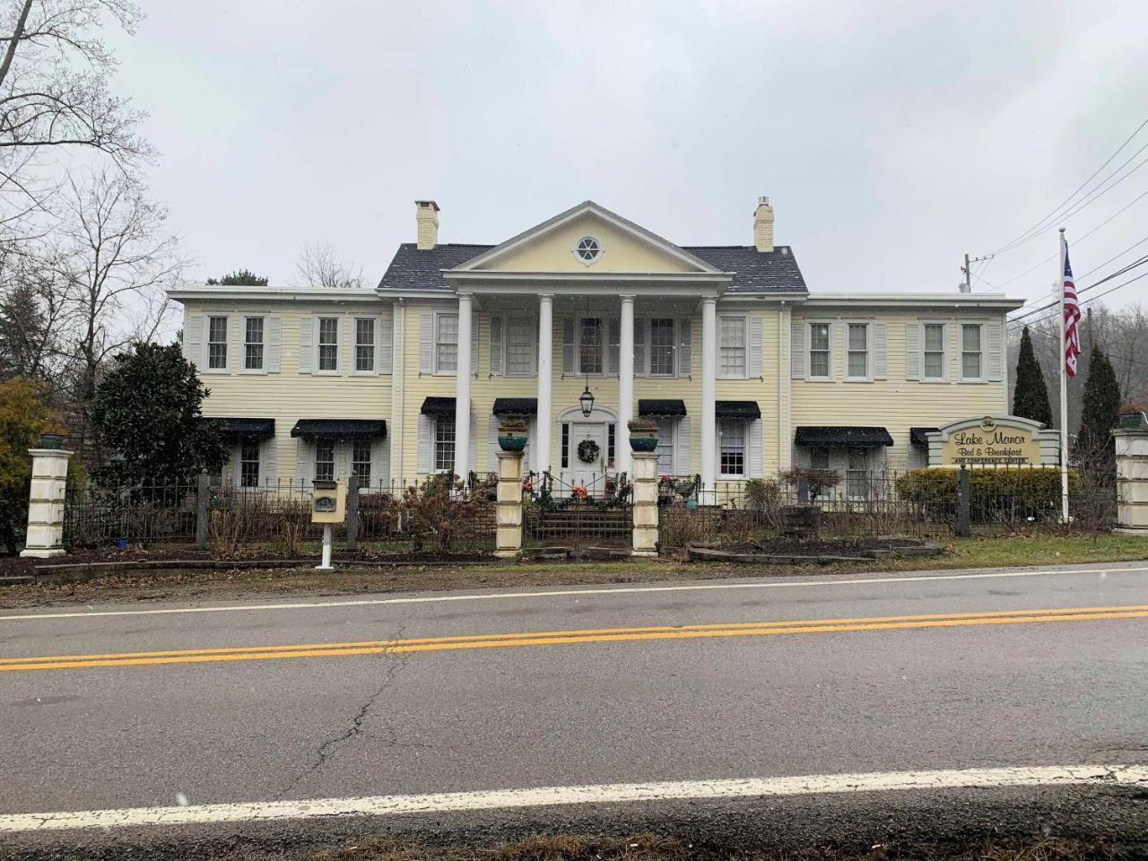 The Lake Manor Bed and Breakfast Morgantown Esterno foto