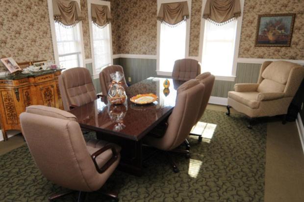 The Lake Manor Bed and Breakfast Morgantown Esterno foto