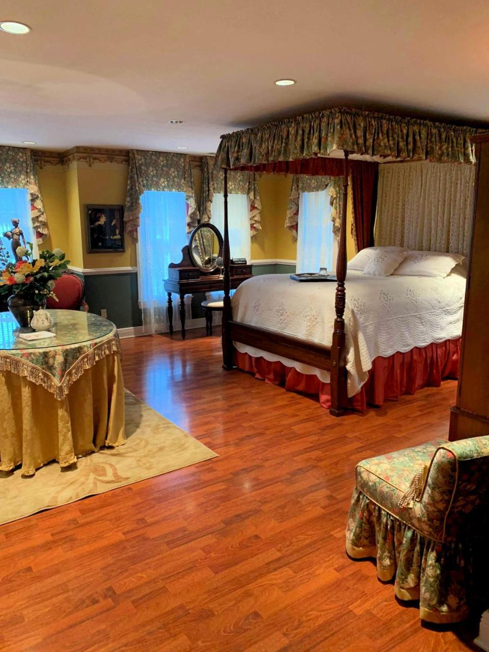 The Lake Manor Bed and Breakfast Morgantown Esterno foto