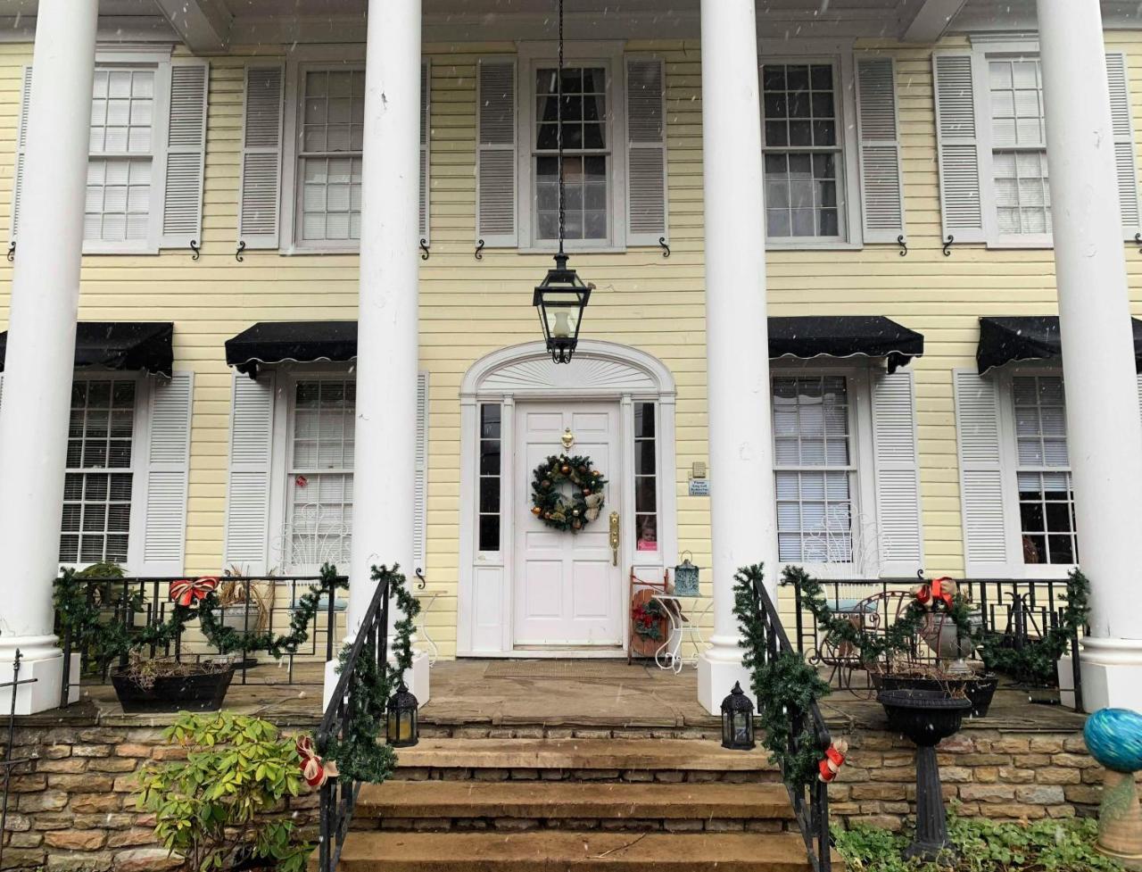 The Lake Manor Bed and Breakfast Morgantown Esterno foto