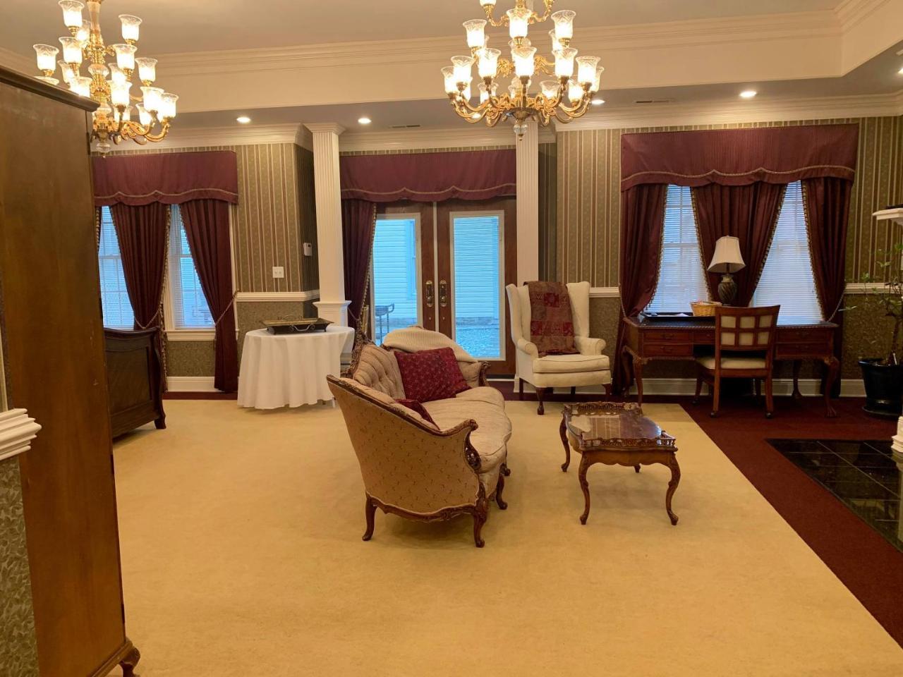 The Lake Manor Bed and Breakfast Morgantown Esterno foto